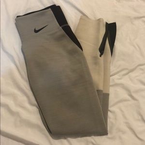 ‼️SOLD‼️Color Block Leggings